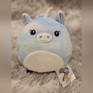 Gwen the unicorn squishmallow clip on